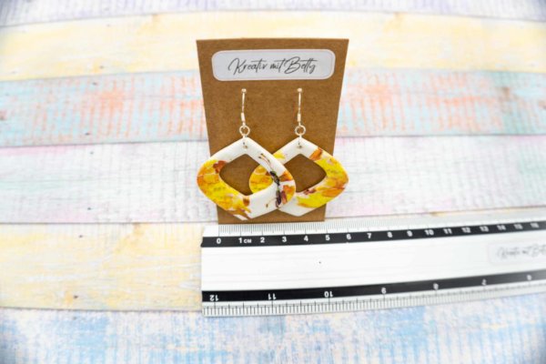Aquarell Wasserfarben Schmetterling Ohhrringe weiß pastell gelb aus Polymer Clay