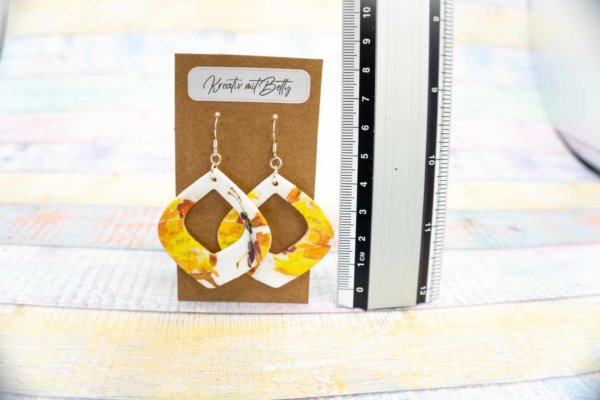 Aquarell Wasserfarben Schmetterling Ohhrringe weiß pastell gelb aus Polymer Clay