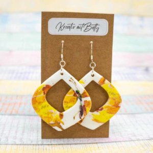 Aquarell Wasserfarben Schmetterling Ohhrringe weiß pastell gelb aus Polymer Clay