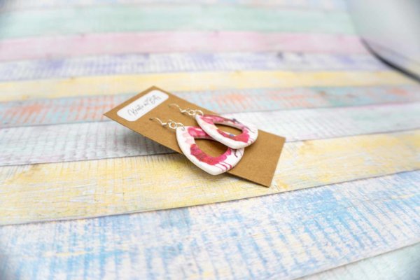 Aquarell Wasserfarben Schmetterling Ohhrringe weiß pastell pink aus Polymer Clay