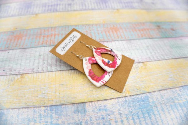 Aquarell Wasserfarben Schmetterling Ohhrringe weiß pastell pink aus Polymer Clay