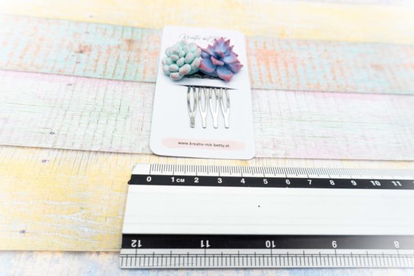sukkulenten-haarschmuck-pastellfarben-polymer-clay-kreativ-mit-betty