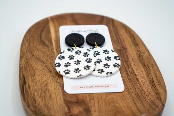 schwarz weiße ohrringe mit pfotenabdrücken geschenk für tierliebhaber