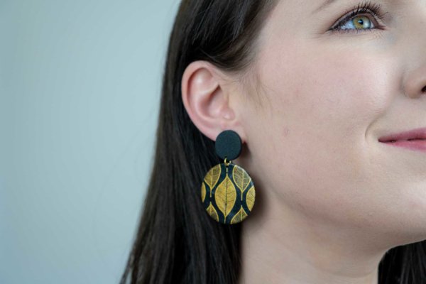 ohrringe schwarz gold mit blattmuster