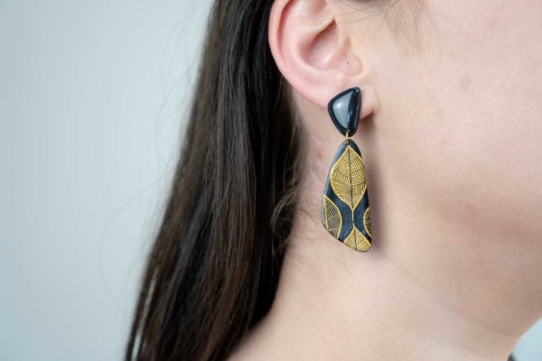 ohrringe schwarz gold mit blattmuster