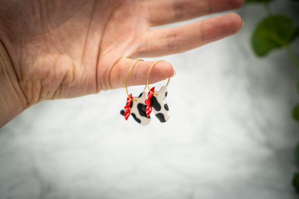 Kuh mit Bandana Ohrringe handgemacht aus Polymer Clay - Kreativ mit Betty