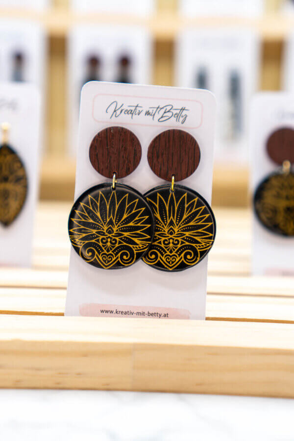 schwarz gold Mandala Ohrringe aus Polymerton handgemacht von Kreativ mit Betty