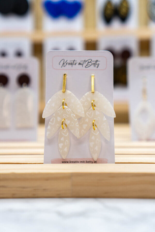 halb transparente in weiß mit Herz-Muster Ohrringe mit aus Polymerton handgemacht von Kreativ mit Betty
