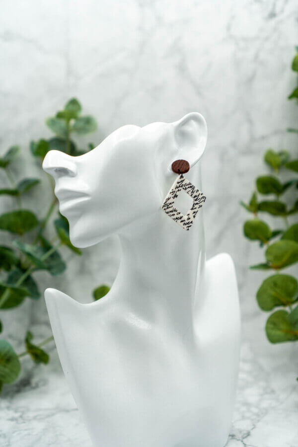 schwarz weiße Ohrringe aus Polymerton handgemacht von Kreativ mit Betty
