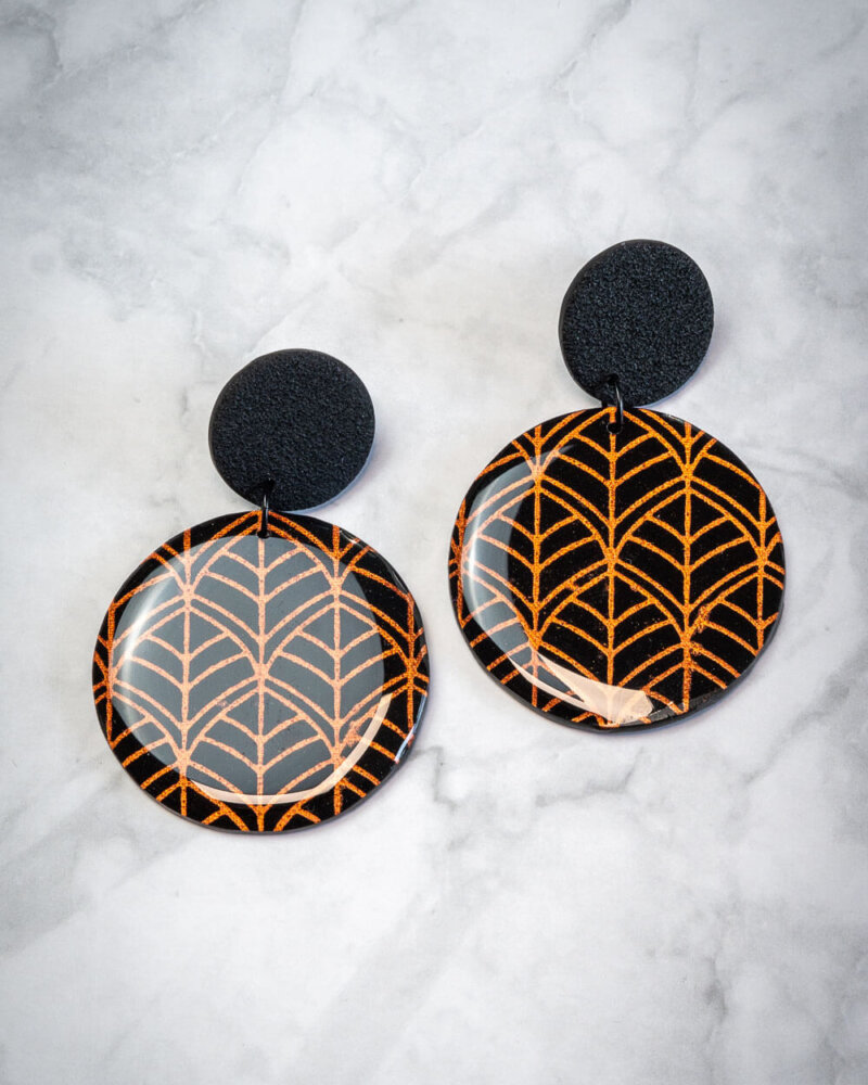 Kunstvolle Fimo-Ohrringe, in liebevoller Handarbeit gefertigt in kupfer metallic und schwarz mit kunstharz