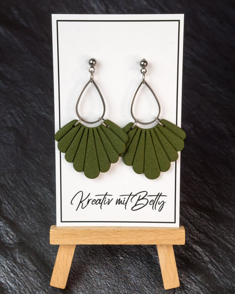 Olivgrüne Ohrringe - einzigartig leicht und handgemacht aus Polymer Clay