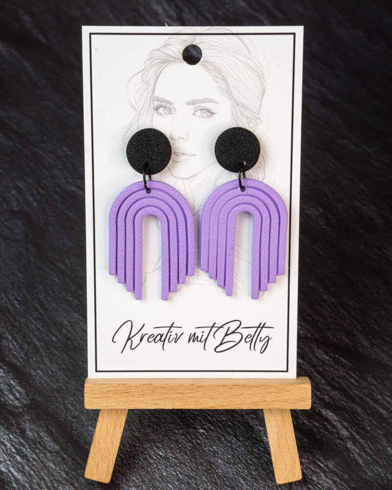 Stilvolle Statement Ohrringe in Flieder Farbe lila violett