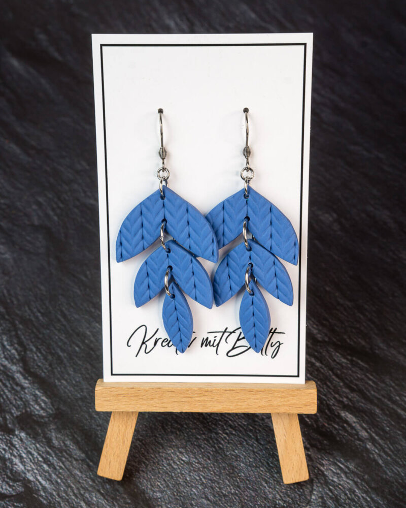 Blaue Hängeohrringe aus Fimo – verträglich & stilvoll für jeden Tag