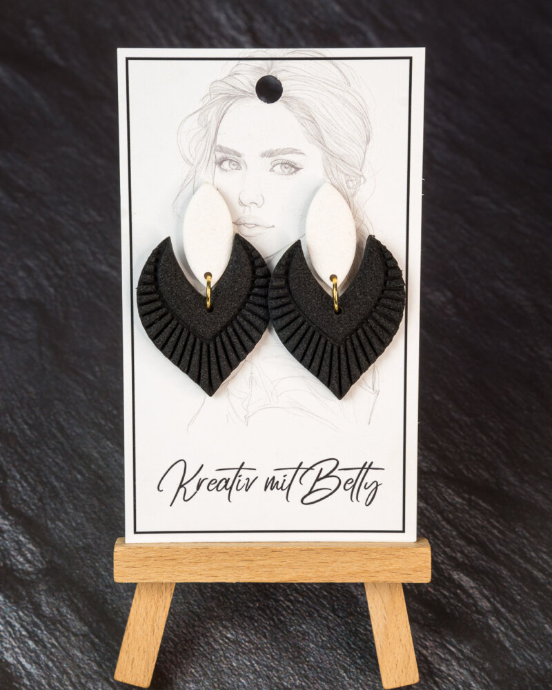 Schwarz-weiße Statement-Ohrringe aus Polymer Clay – handmade in Österreich
