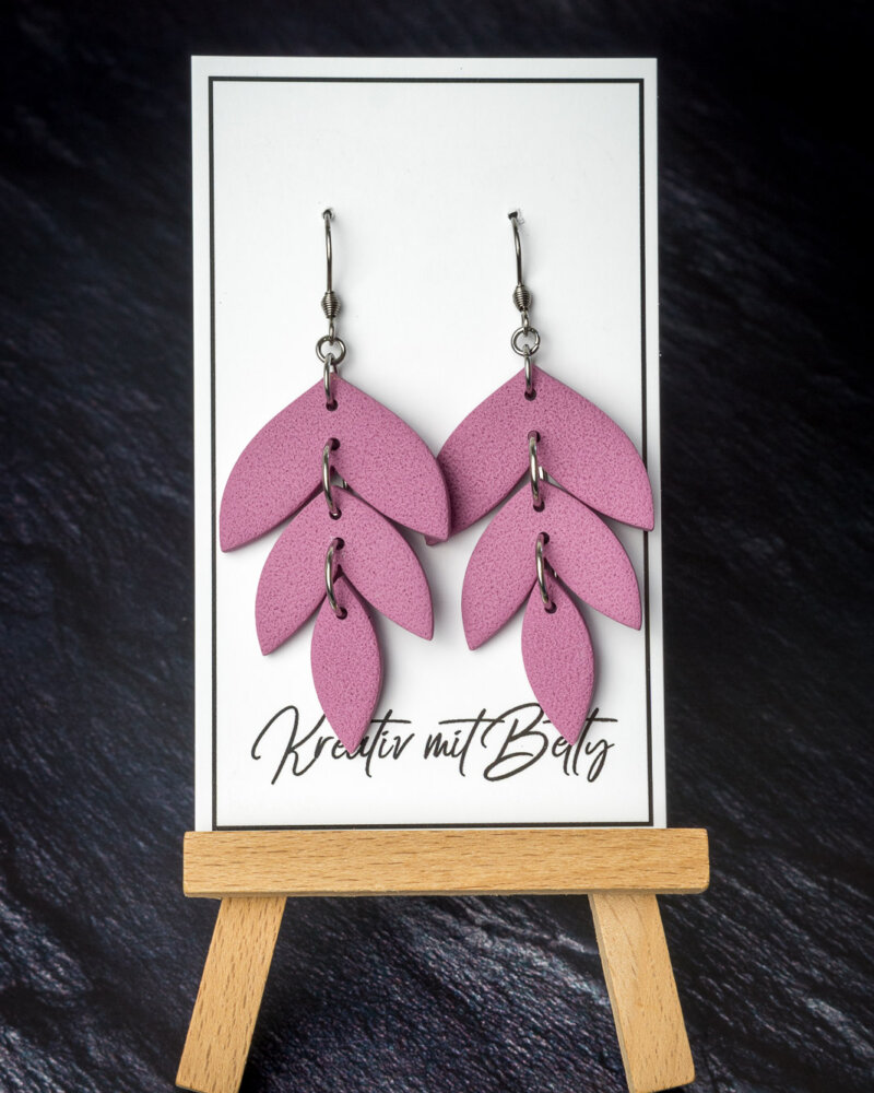 florale Blätter-Ohrringe in altrosa aus Polymer Clay von Bettina Luger- Kreativ mit Betty