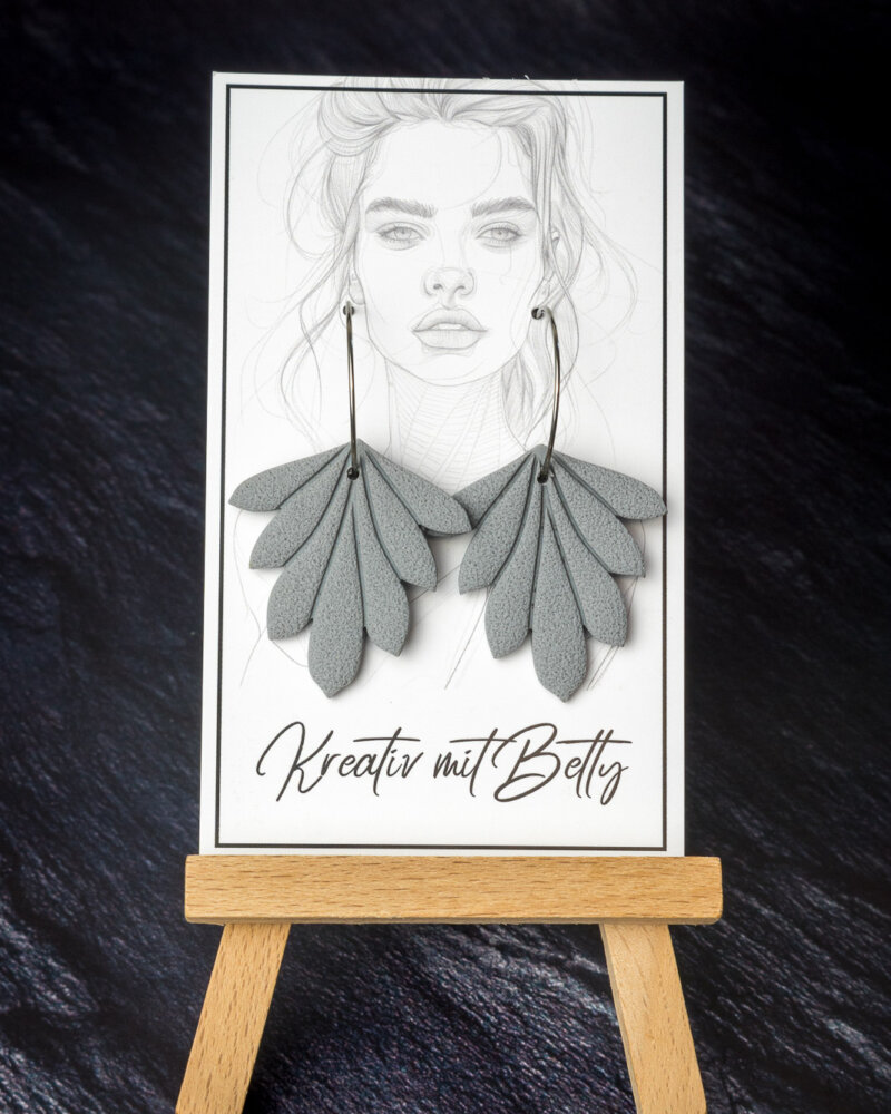 graue art deco Ohrringe aus Polymer Clay von Bettina Luger- Kreativ mit Betty