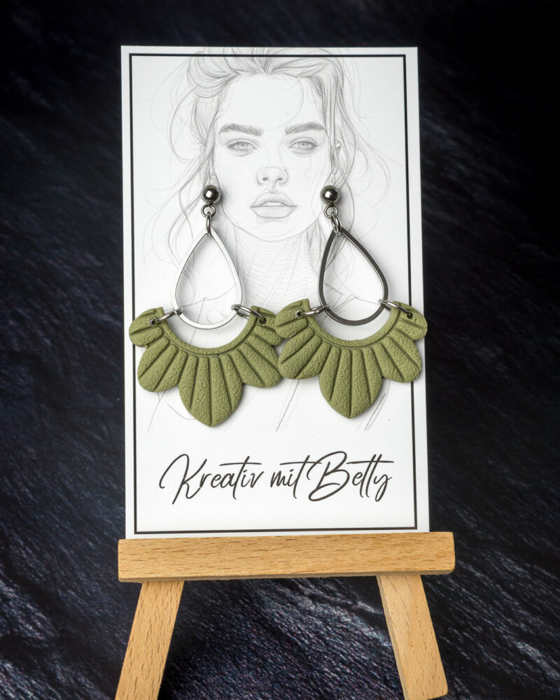 salbeigrüne Art Deco Ohrringe aus Polymer Clay von Bettina Luger- Kreativ mit Betty