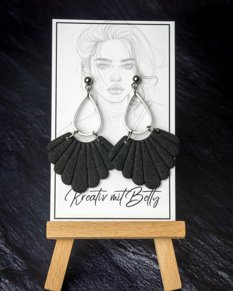 schwarze Statement Ohrringe aus Polymer Clay von Bettina Luger- Kreativ mit Betty