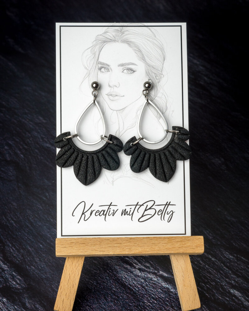 schwarze Statement Ohrringe aus Polymer Clay von Bettina Luger- Kreativ mit Betty